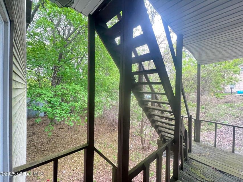 31-33 Malta Avenue, photo 5