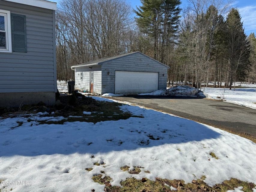 1.42 acres · Duplex, photo 3