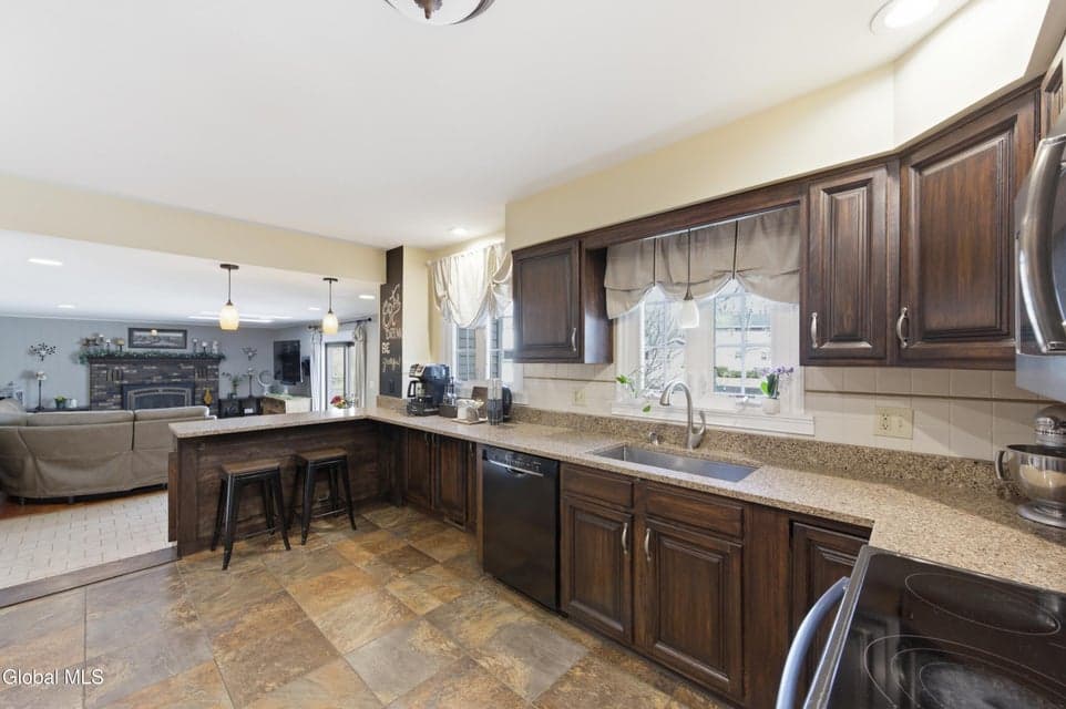 26 Sussex Way, Niskayuna, NY 12309, photo 4