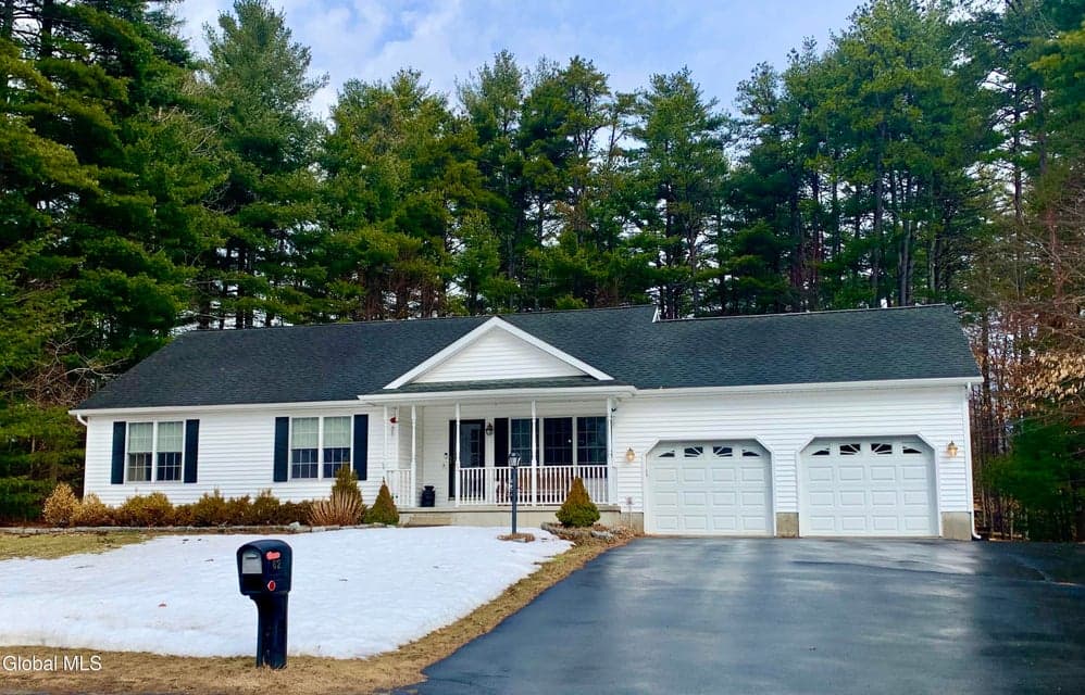 62 Nicole Drive, photo 1