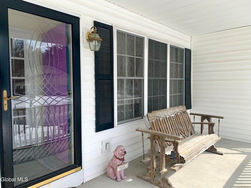 62 Nicole Drive, photo 3