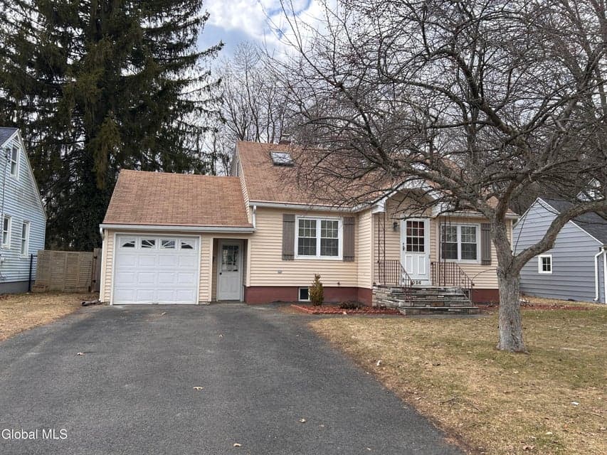 1026 Eugene Drive, photo 3
