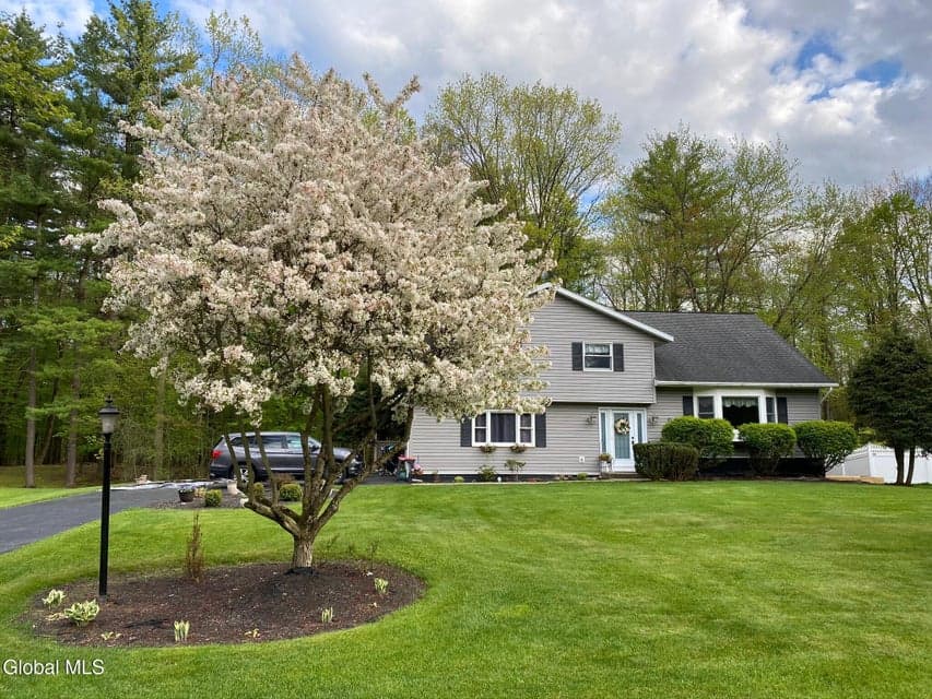 32 Guilder Place, Clifton Park, NY, photo 2