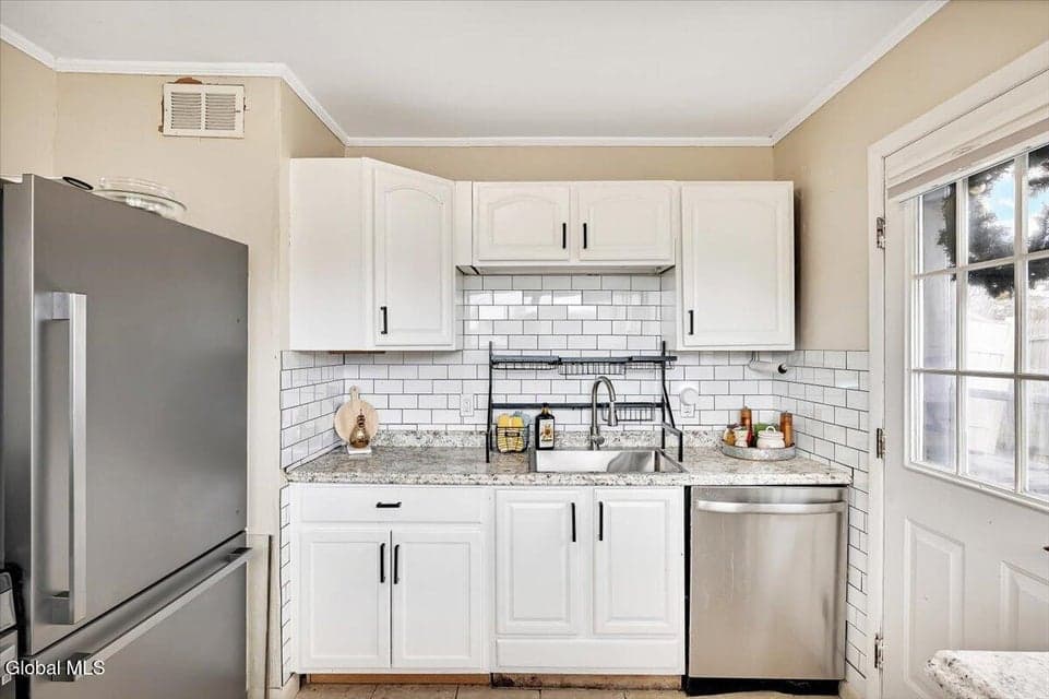 21 Jase Court, Albany, NY, photo 3