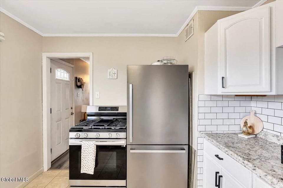 21 Jase Court, Albany, NY, photo 4