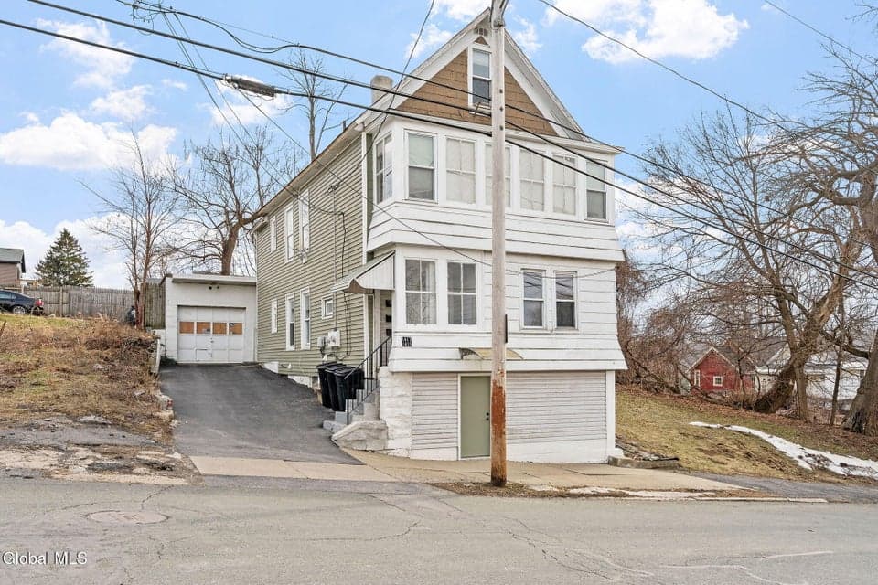 1417 3rd Avenue, photo 2