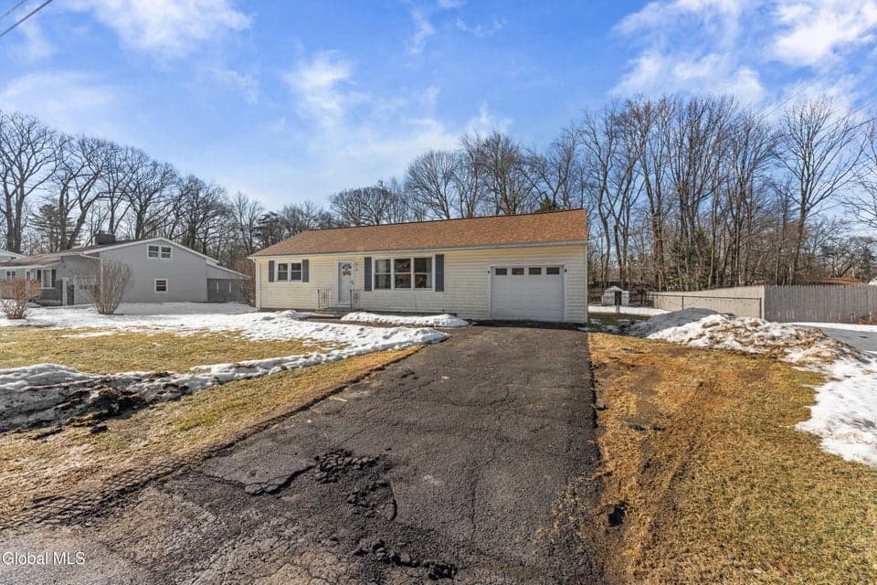 28 Kile Drive, Glenville, NY 12302, photo 2