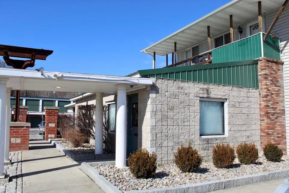 11 River Road, photo 1