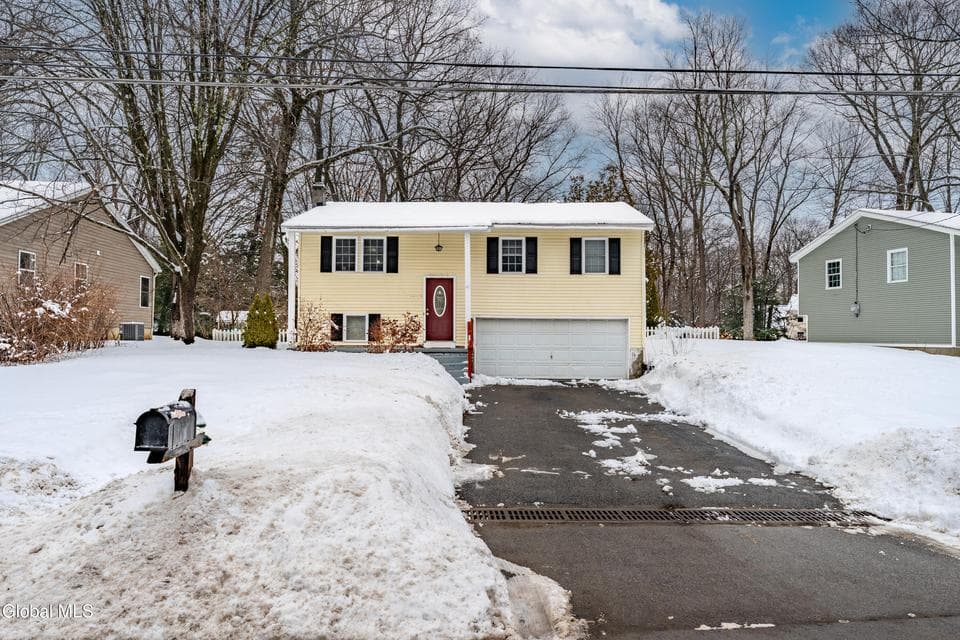 48 Hathorn Boulevard, Saratoga Springs, NY, photo 1