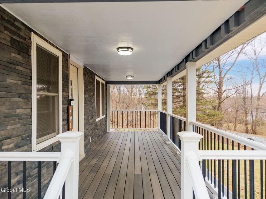 38 Weatherwax Road, photo 4