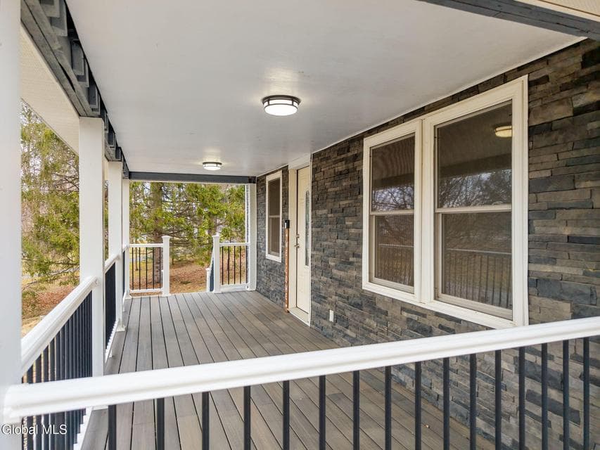 38 Weatherwax Road, photo 5