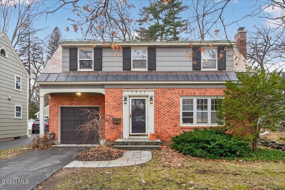 1527 Dean Street, photo 1