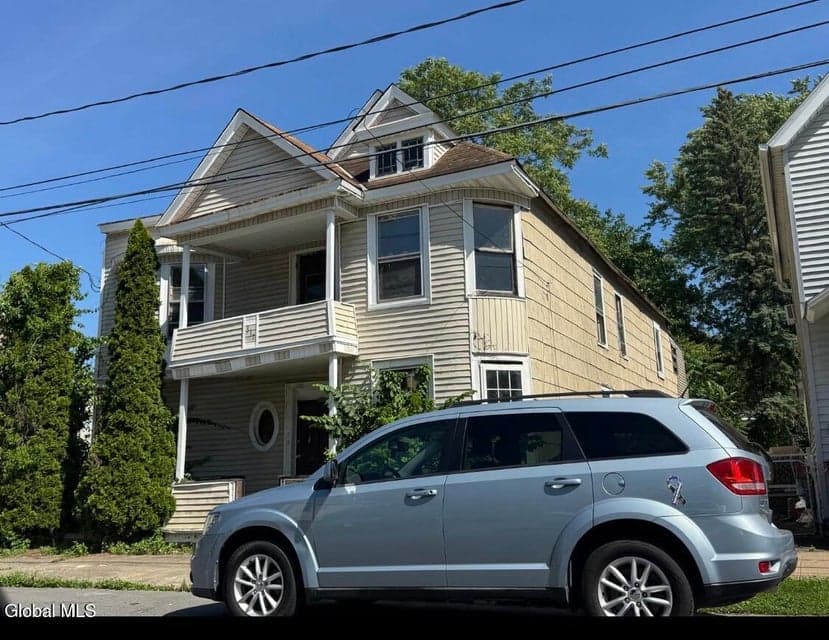 0.08 acres · Triplex, photo 1