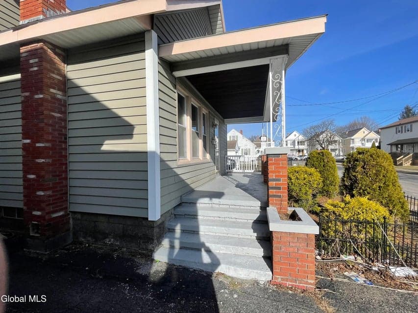 1328 Dewitt Street, photo 2