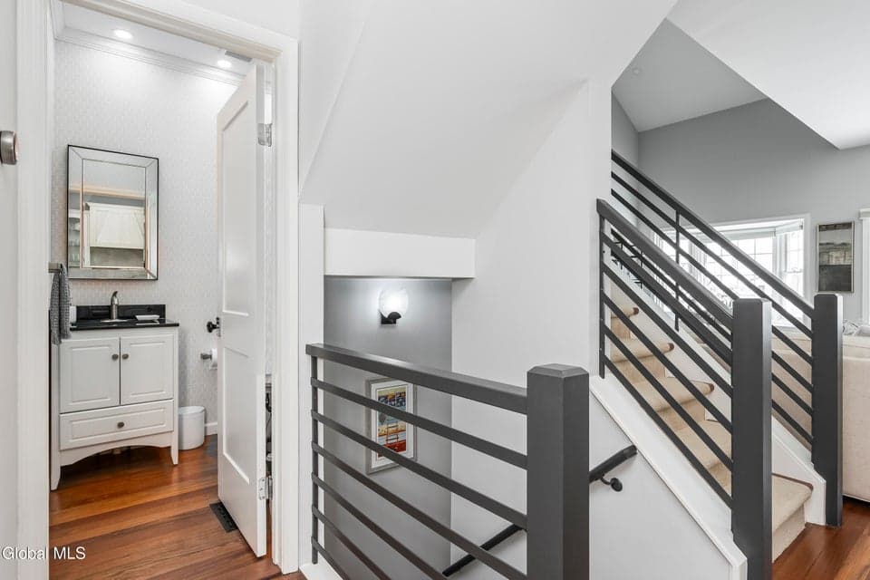 4 Beach Court, photo 5