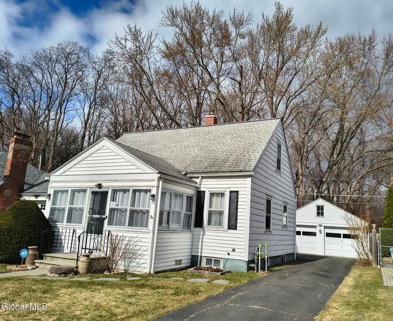 3 Crescent Drive, photo 1
