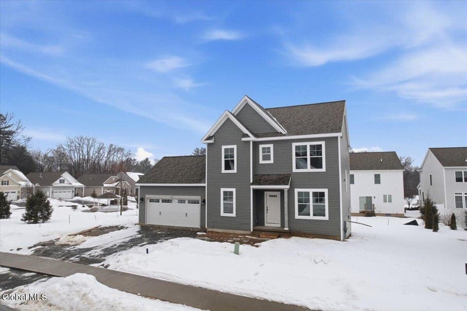 32 Bradley Circle, Halfmoon, NY, photo 2