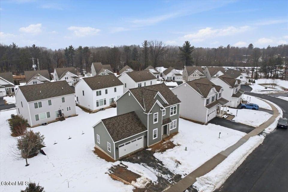 32 Bradley Circle, Halfmoon, NY, photo 3