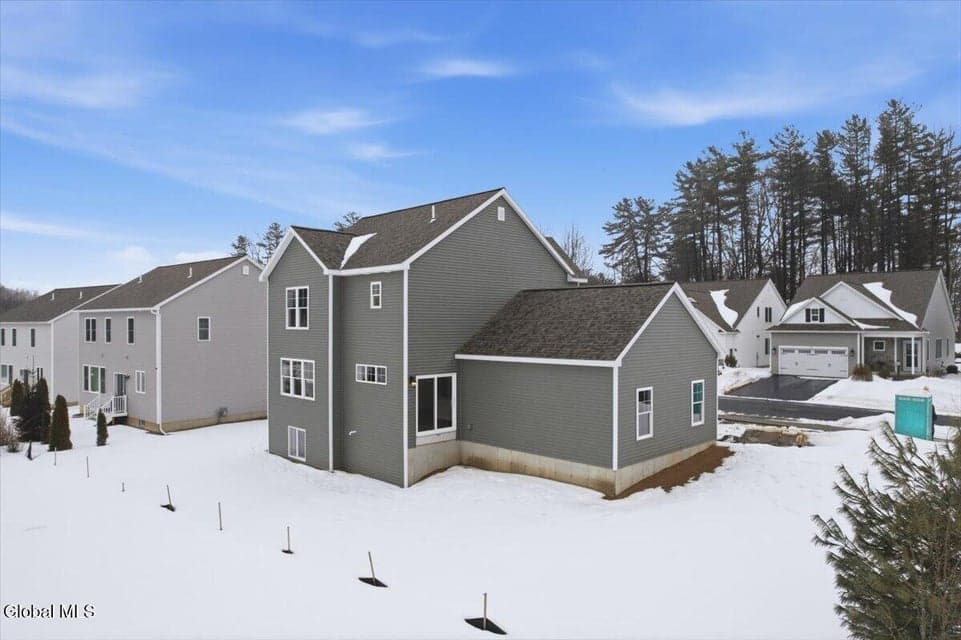32 Bradley Circle, Halfmoon, NY, photo 4