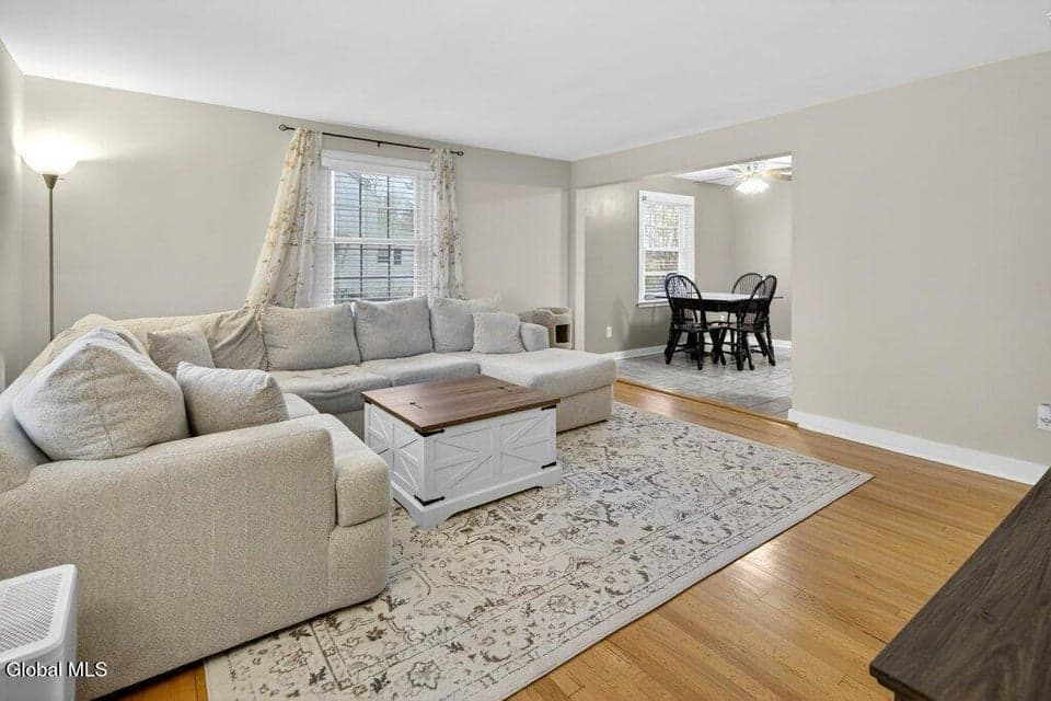 17 Schuyler Avenue, photo 3