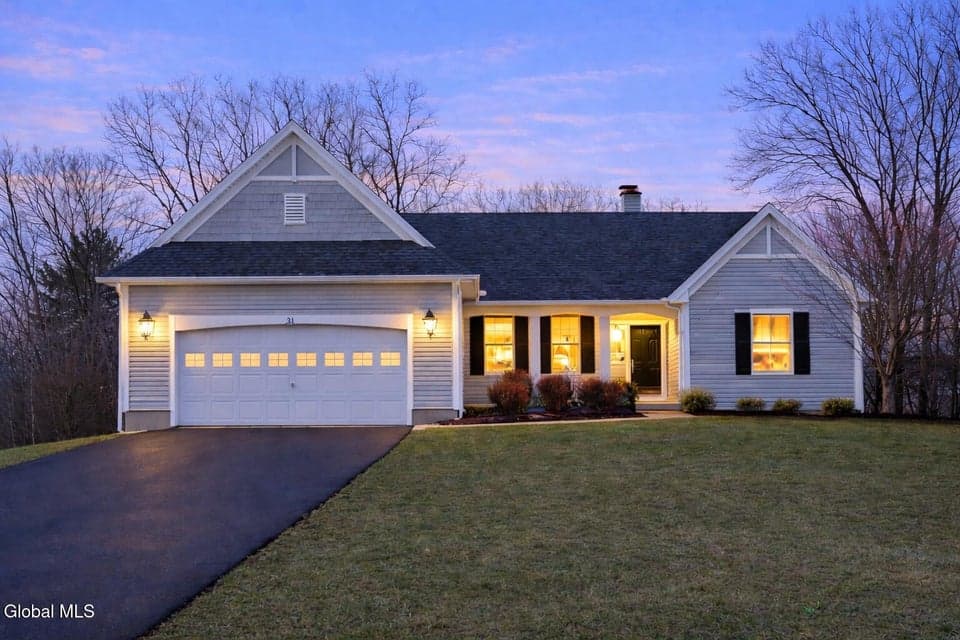31 Summerfield Circle, Halfmoon, NY, photo 1