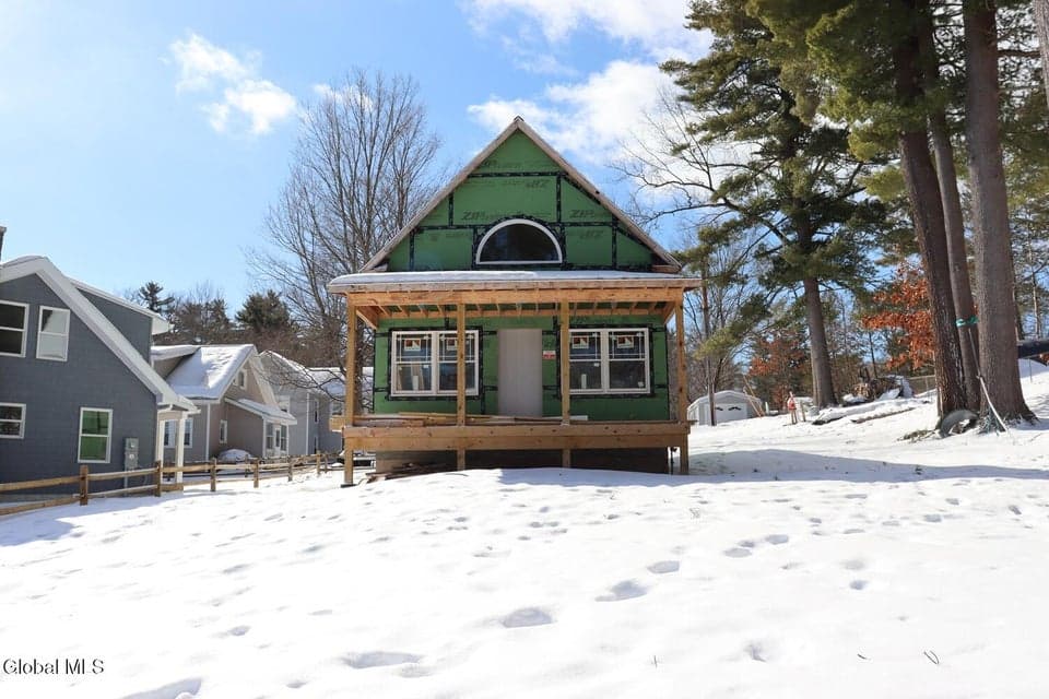 81 McGillis Avenue, photo 1