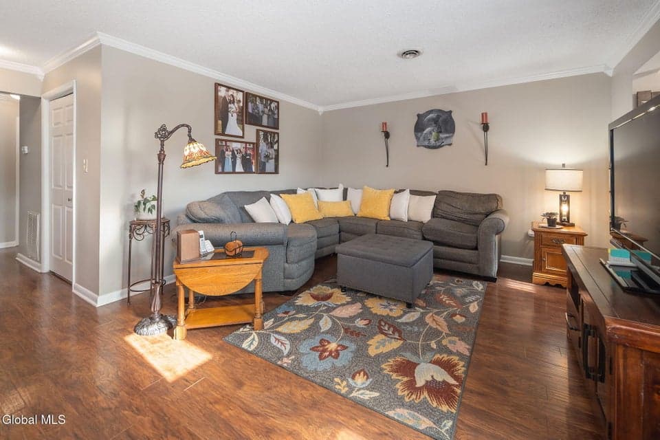 1701 Cambridge Manor Drive, Scotia, NY, photo 5