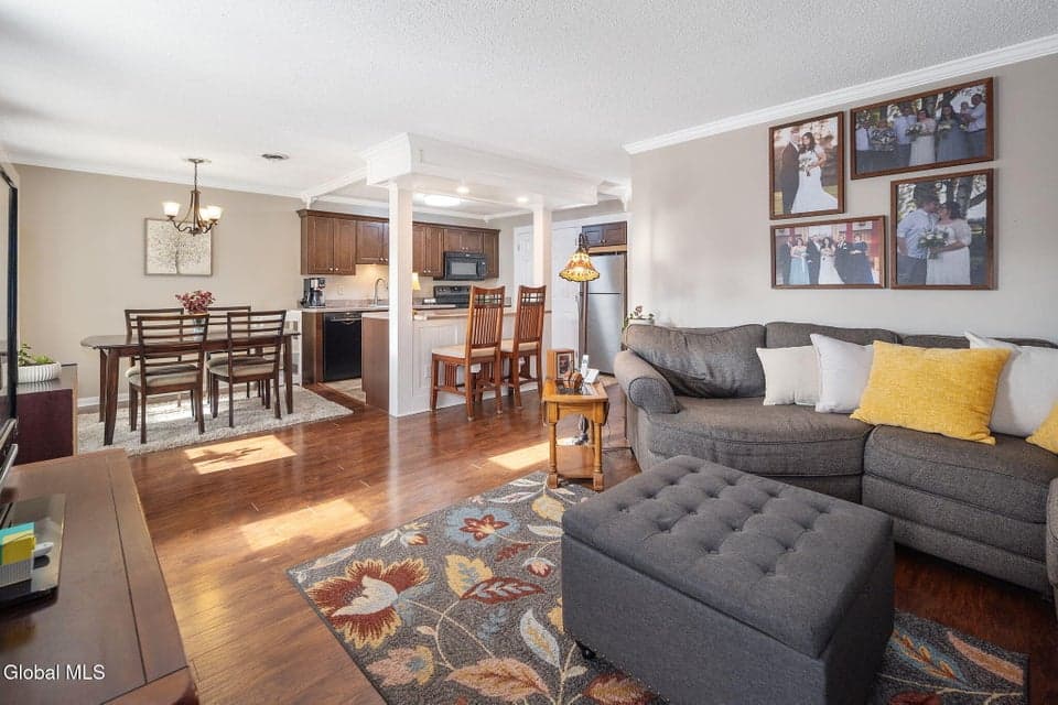 1701 Cambridge Manor Drive, Scotia, NY, photo 4