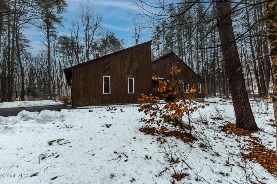 222 Middle Grove Road, photo 1