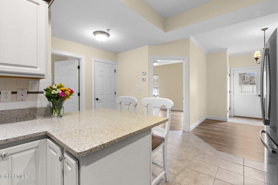 80 Maple Avenue, photo 4