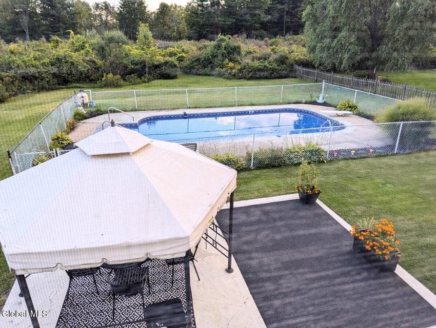 36 Ellendale Avenue, photo 2