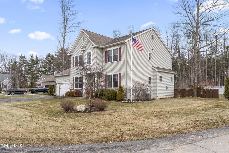 11 Larchwood Lane, South Glens Falls, NY, photo 4