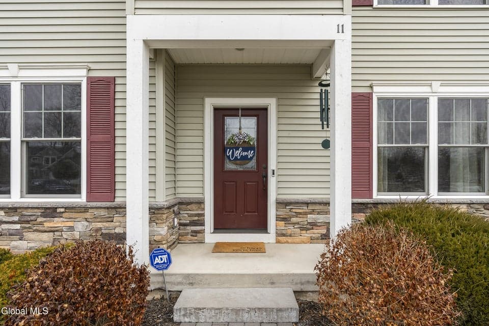 11 Larchwood Lane, South Glens Falls, NY, photo 2