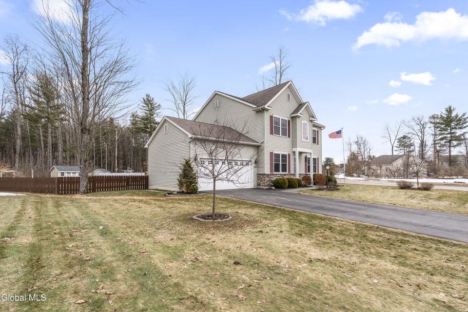 11 Larchwood Lane, South Glens Falls, NY, photo 3