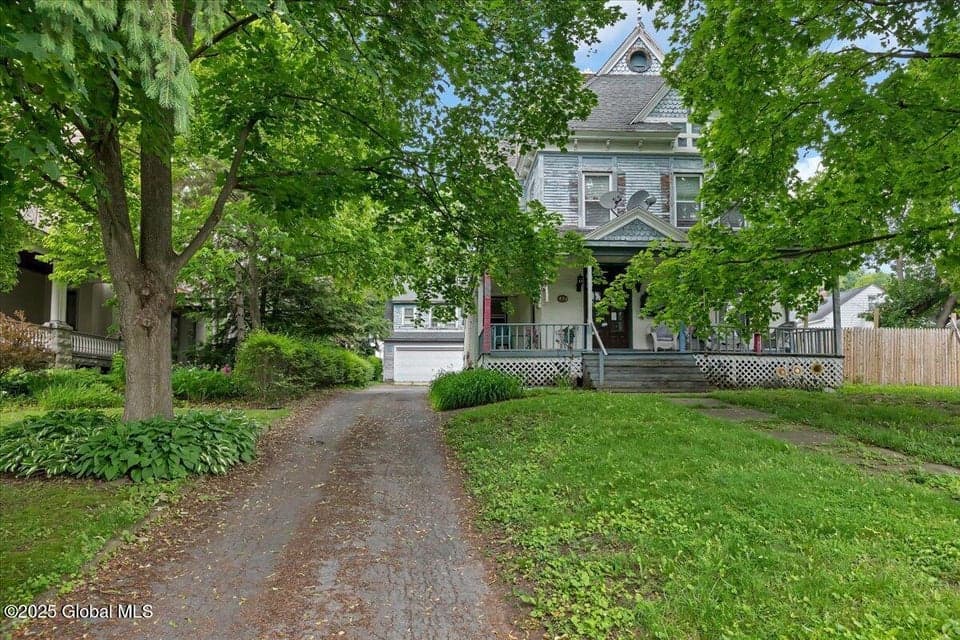 253 Guy Park Avenue, photo 1