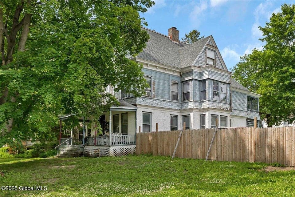 253 Guy Park Avenue, photo 3