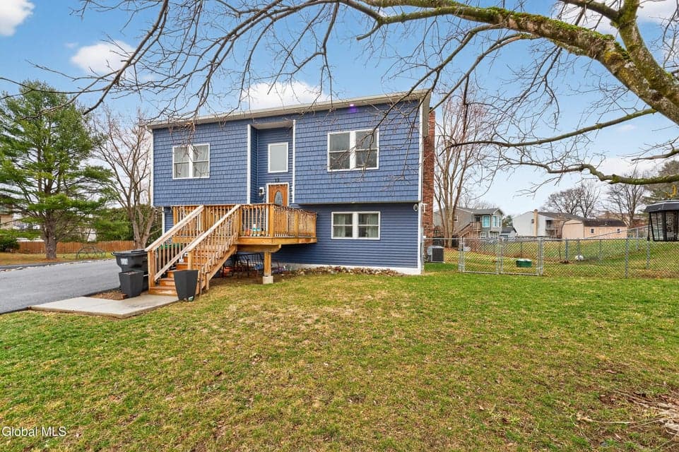 15 Castle Drive, photo 3