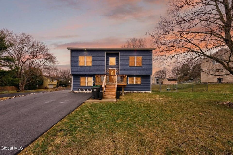15 Castle Drive, photo 2