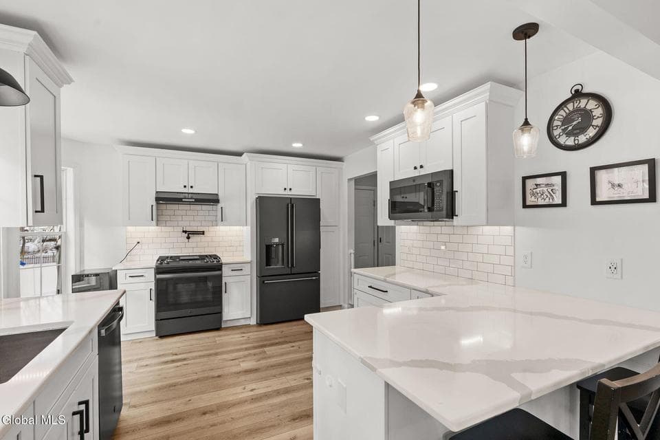 11 Santee Drive, photo 3