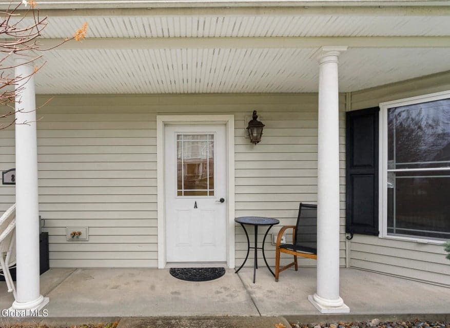 80 Maple Avenue, photo 2