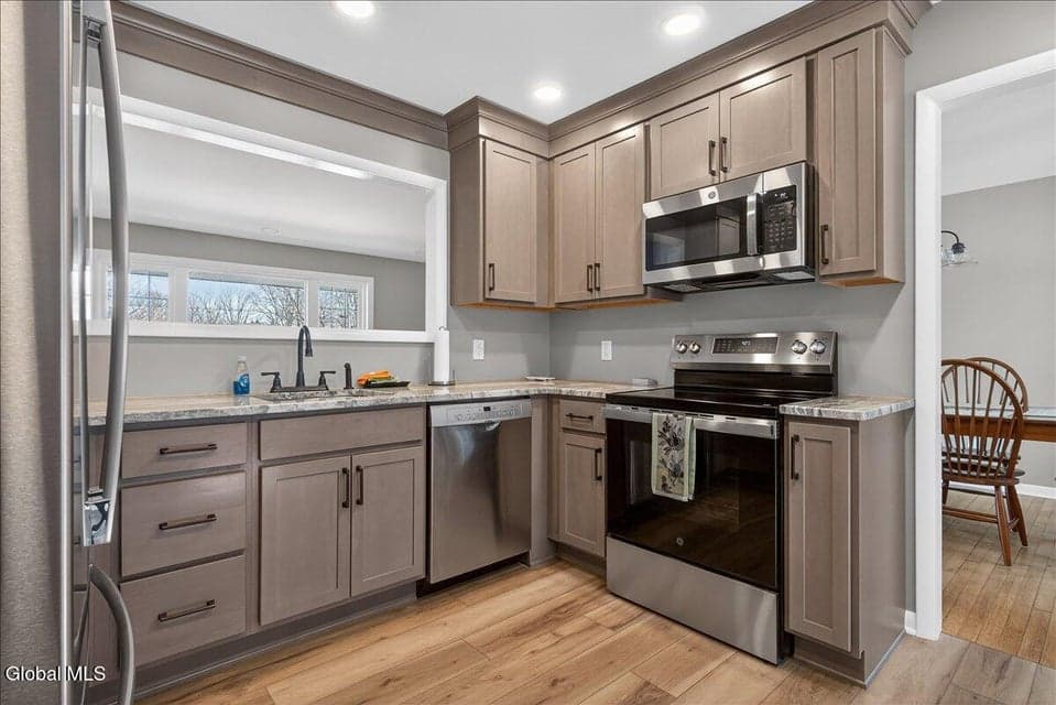 2199 Maple Avenue, photo 2