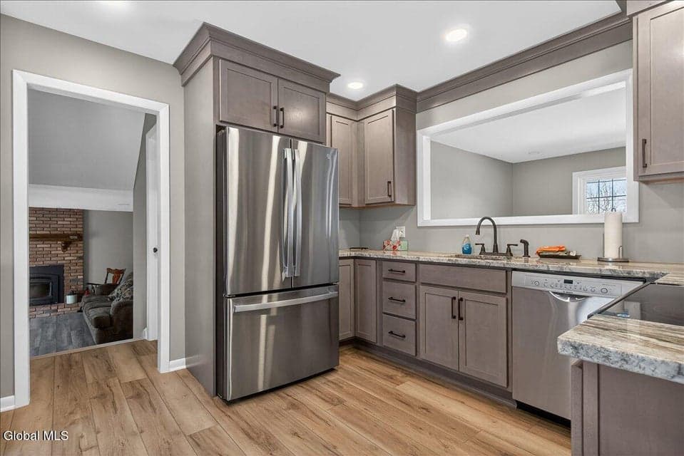 2199 Maple Avenue, photo 4