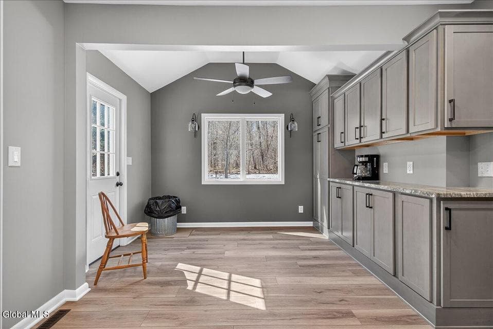 2199 Maple Avenue, photo 3