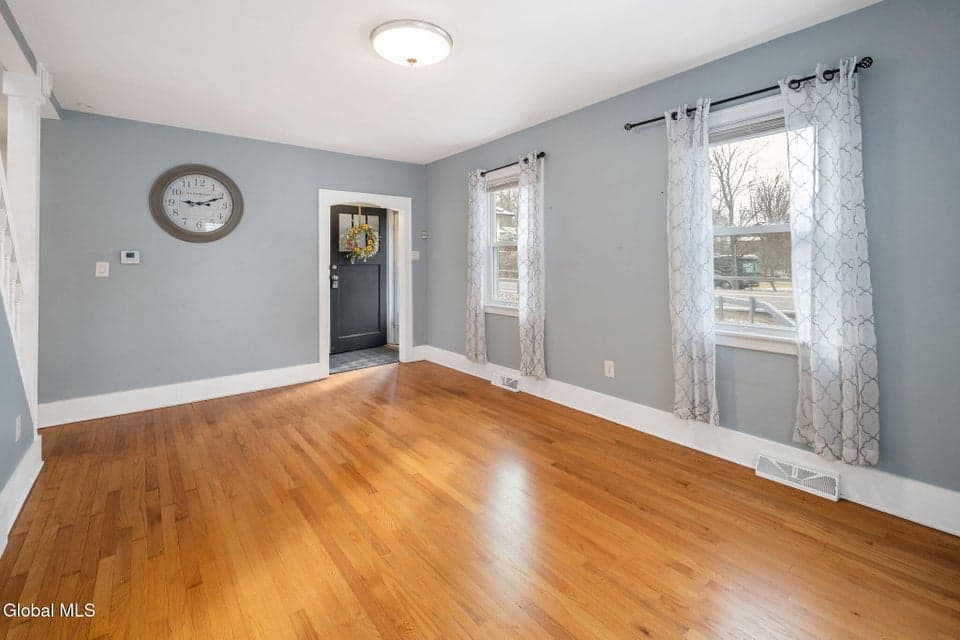 667 Feura Bush Road, photo 5