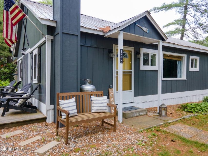 123 Circle Drive, photo 2