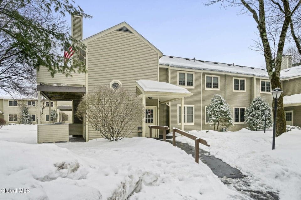 212 Monmouth Way, photo 1
