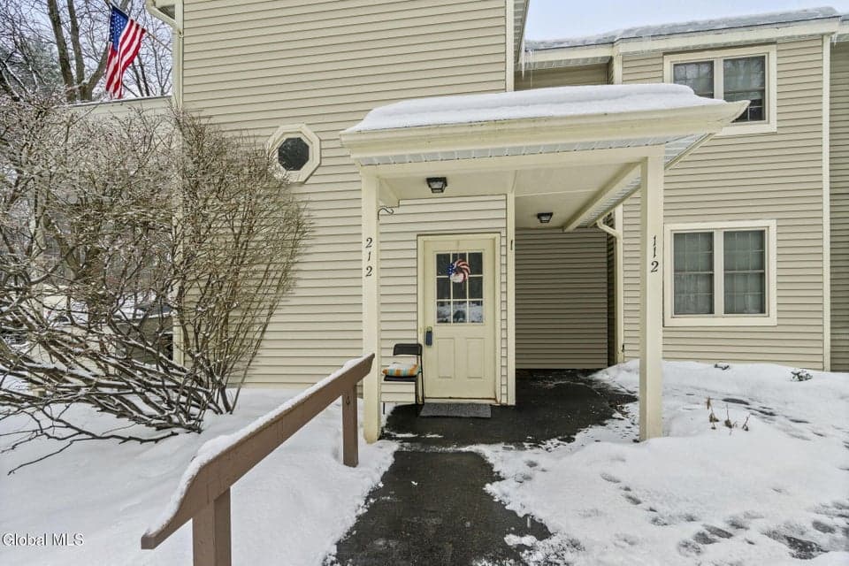 212 Monmouth Way, photo 2