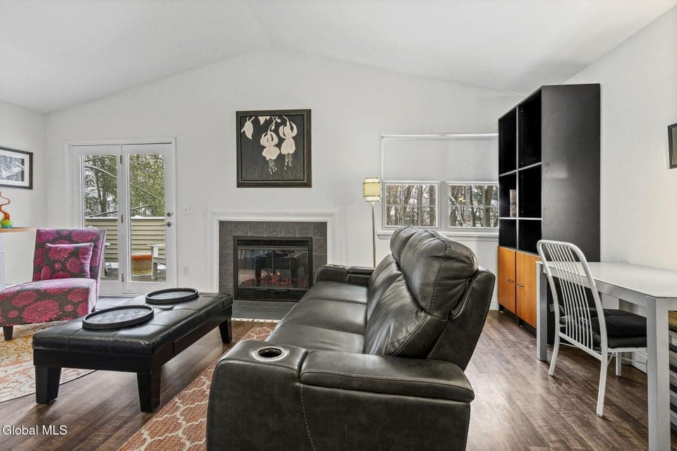 212 Monmouth Way, photo 5