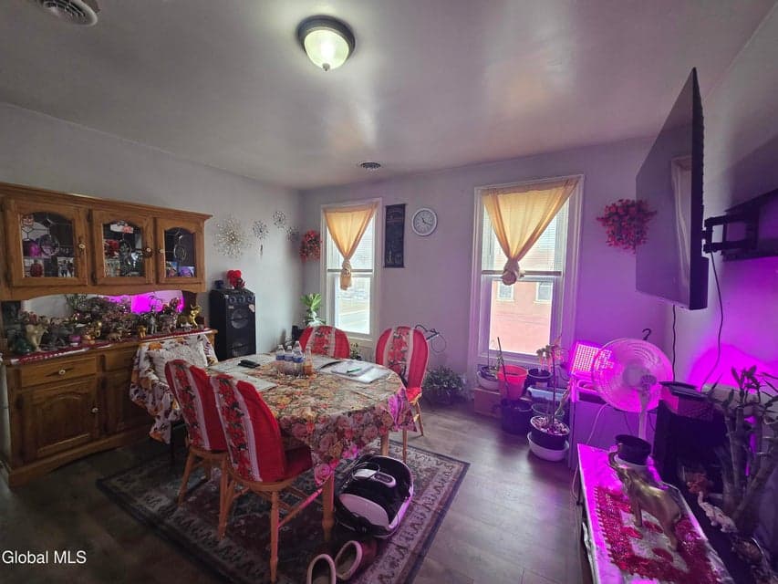 603 Nott Street, photo 3