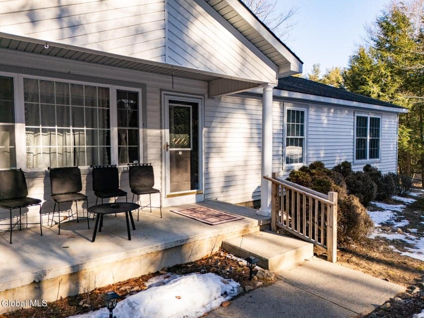 83 Fenway Drive, photo 3